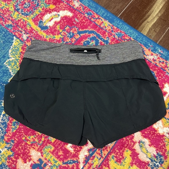 Lululemon size 2 black speed up shorts 2.5” inseam - Picture 1 of 6